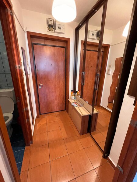 Baba Novac fix langa parc IOR, metrou Dristor, bloc mixt