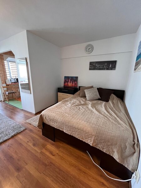 Baba Novac fix langa parc IOR, metrou Dristor, bloc mixt