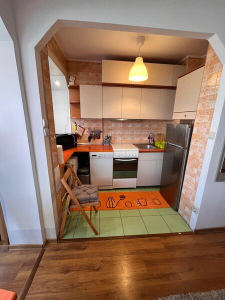 Baba Novac fix langa parc IOR, metrou Dristor, bloc mixt