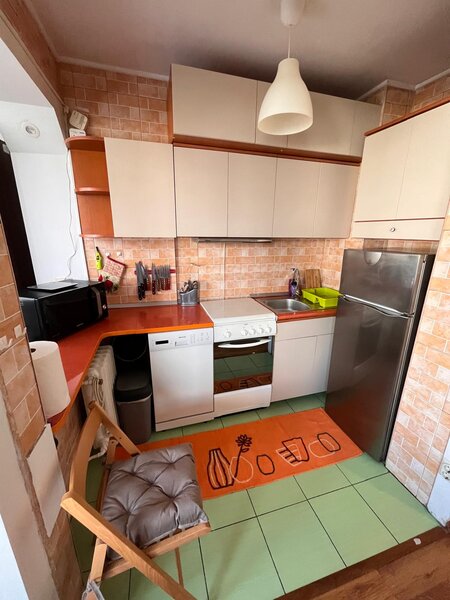 Baba Novac fix langa parc IOR, metrou Dristor, bloc mixt