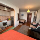 Baba Novac fix langa parc IOR, metrou Dristor, bloc mixt